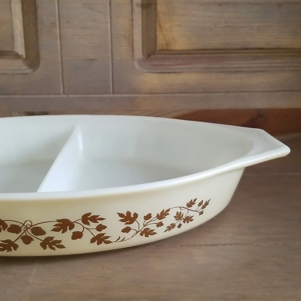 Pyrex vintage gold